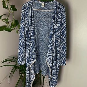 Blue and white shawl